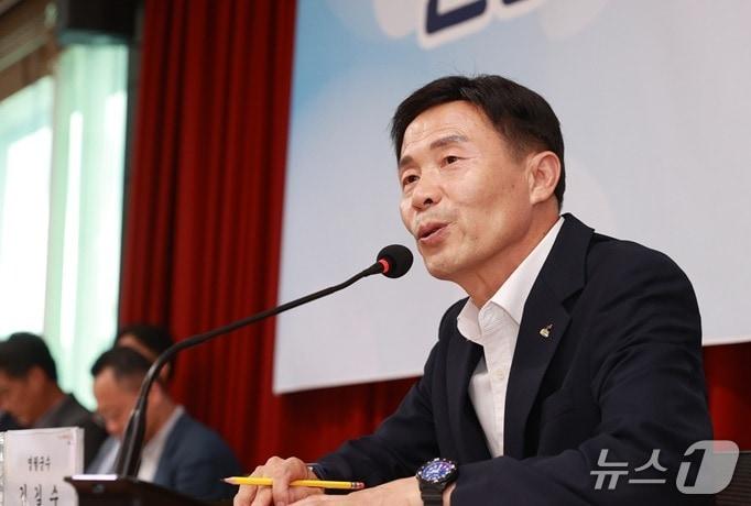 본문 이미지 - 김길수 강원 영월군수가 이번 주 읍·면을 찾아 정책 소통 활동에 나서고 있는 가운데, 6일 김삿갓면과 영월읍에서 일정을 소화했다. (영월군 제공. 재판매 및 DB금지) 2026.7.6/뉴스1