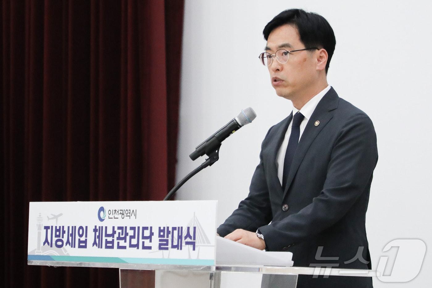 본문 이미지 - 김민재 행정안전부 차관이 6일 오후 인천광역시청 대회의실에서 열린 ‘인천시 지방세입 체납관리단 발대식’에 참석해 격려사를 하고 있다. (행정안전부 제공. 재판매 및 DB 금지) 2026.7.6 ⓒ 뉴스1