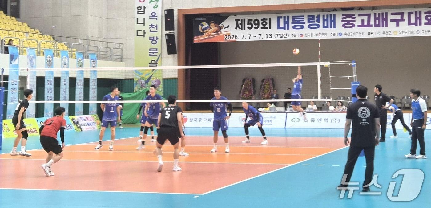 본문 이미지 - 대통령배 전국 중고 배구대회 경기 장면.(옥천군 제공. 재판매 및 DB금지)/뉴스1 