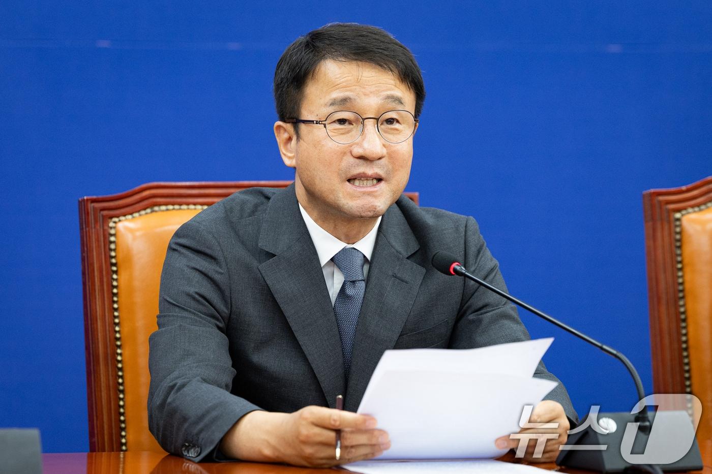 본문 이미지 - 한병도 더불어민주당 당대표 직무대행 겸 원내대표가 7일 서울 여의도 국회에서 열린 원내대책회의에서 모두 발언을 하고 있다. 2026.7.7 ⓒ 뉴스1 유승관 기자