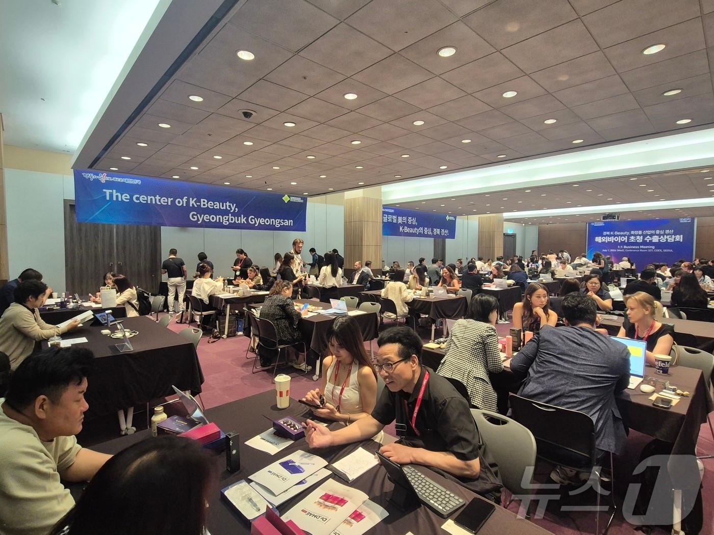 본문 이미지 - 경북도는 7일 서울 코엑스에서 열린 '2026 인터참 코리아'에 참가해 240만달러 규모의 수출 상담과 212만달러 규모의 수출 계약을 체결했다. /뉴스1