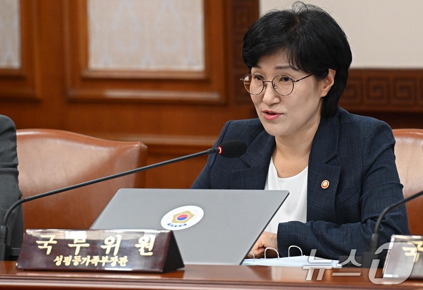 본문 이미지 - 원민경 성평등가족부 장관이 서울 종로구 정부서울청사에서 열린 국무회의에서 공공생리대 시범 사업 관련 발언을 하고 있다. (공동취재) 2026.7.7 ⓒ 뉴스1 김명섭 기자
