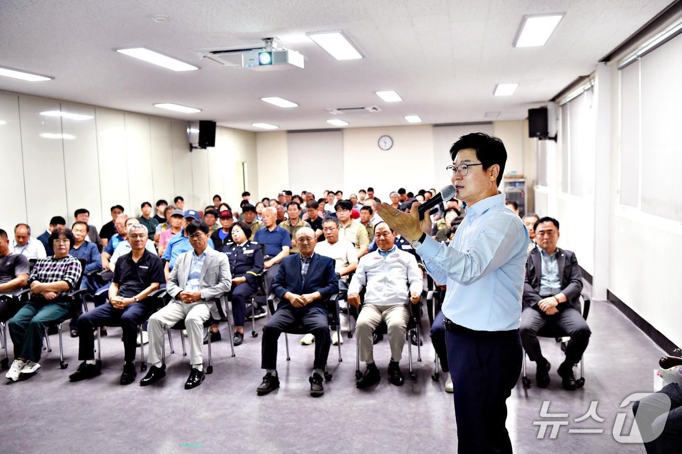 본문 이미지 - 구자열 강원 원주시장이 6일 신림면을 찾는 첫 일정으로 시내 25개 읍·면·동을 순회하는 '현장 중심, 시민과의 대화'를 시작했다. (원주시 제공. 재판매 및 DB금지) 2026.7.7/뉴스1