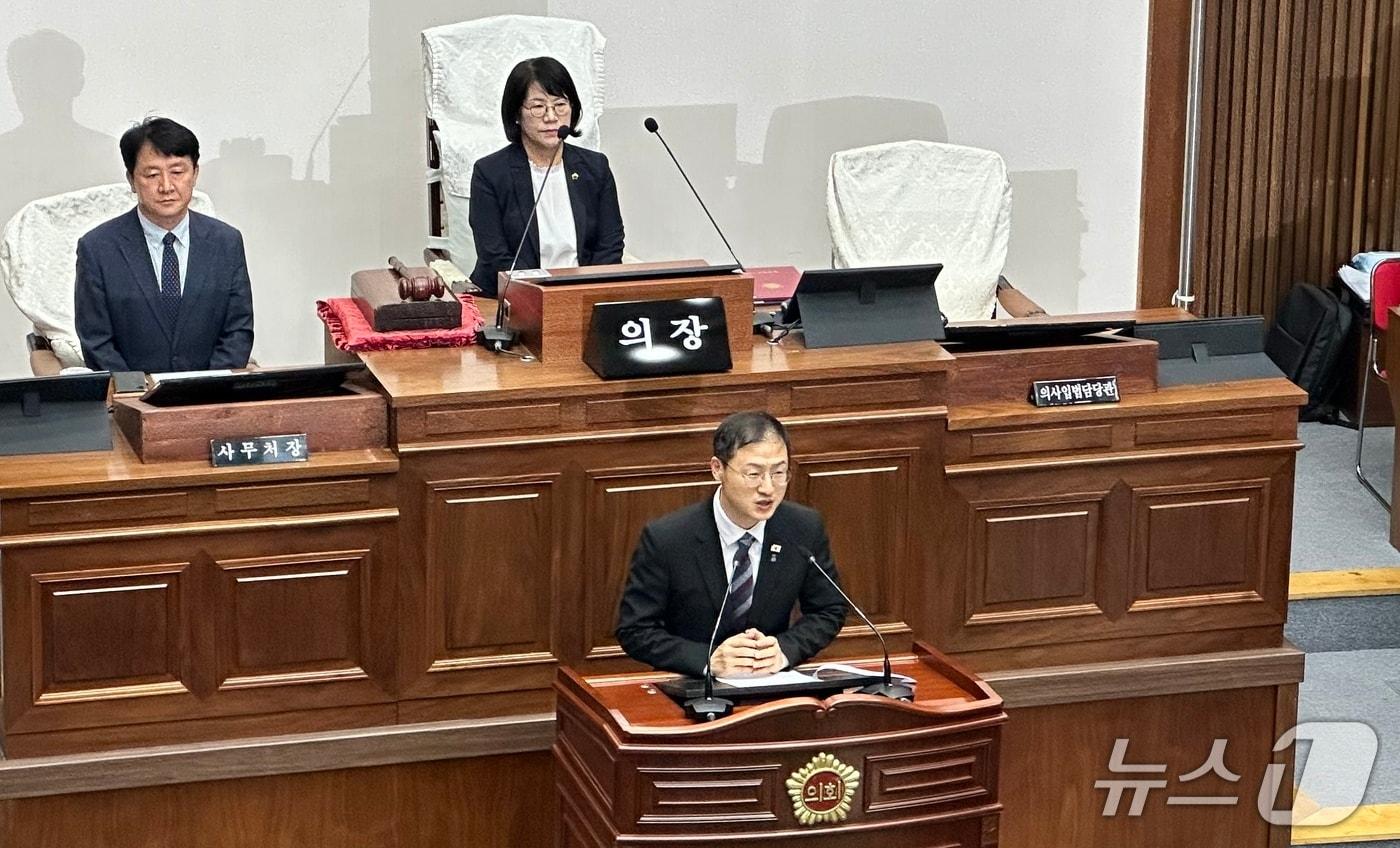 본문 이미지 - 김상욱 울산시장이 7일 울산시의회 본회의장에서 9대 의회 개원 축사를 하고 있다. 2026.7.7 ⓒ 뉴스1 조민주 기자