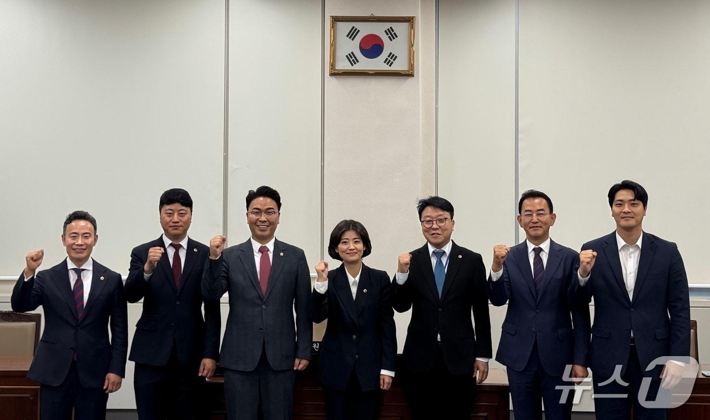 본문 이미지 - 제10대 전반기 교육위원회. 부산시의회 제공. 재판매 및 DB금지
