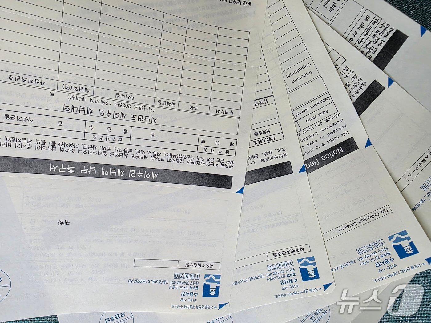 본문 이미지 - 경기 수원시가 전국 최초로 제작한 7개 언어 세외수입 체납 납부촉구서. (수원시 제공. 재판매 및 DB 금지) 2026.7.7/뉴스1