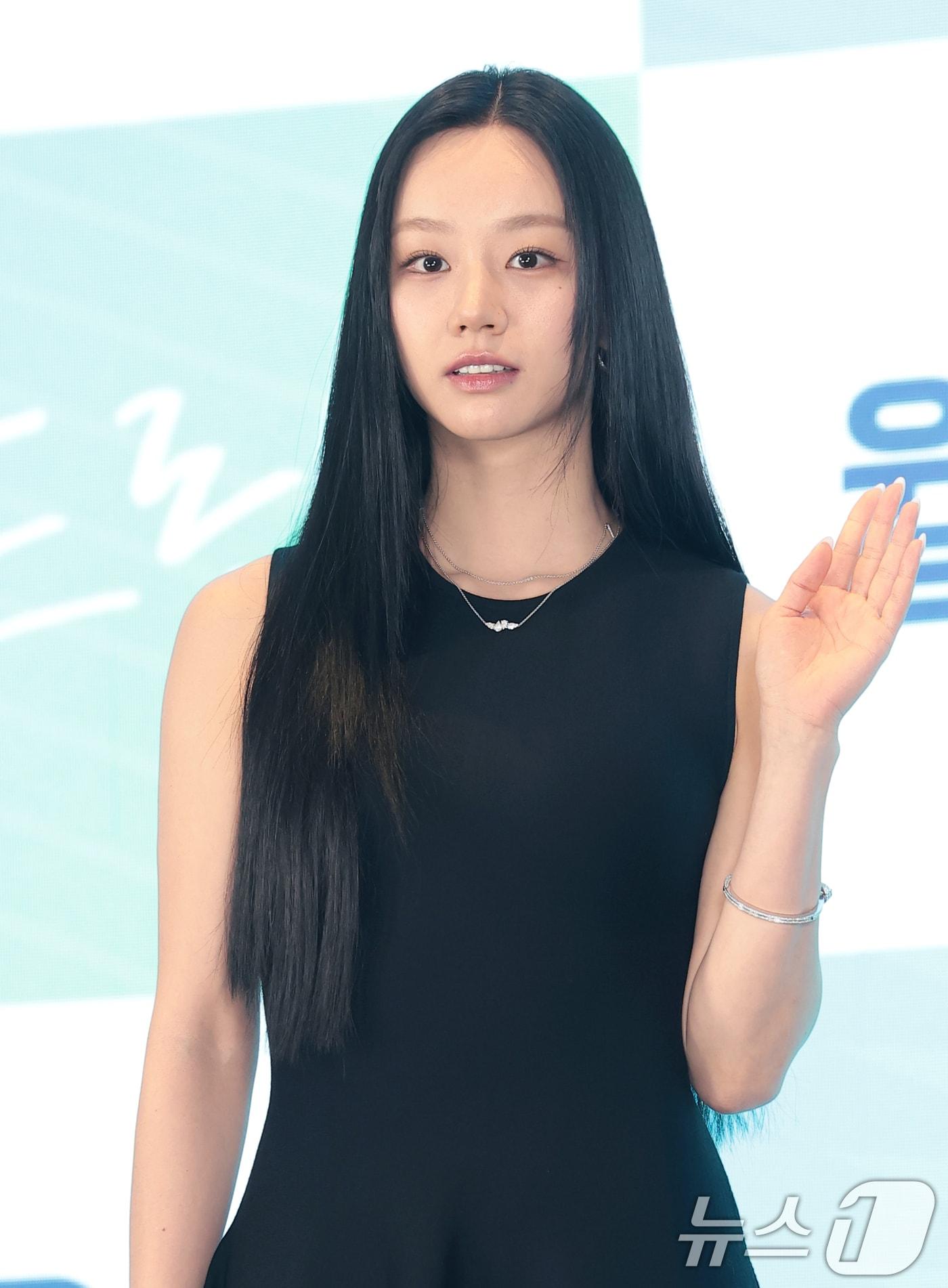 본문 이미지 - 배우 이혜리가 7일 서울 구로구 신도림 더 세인트에서 열린 ENA 새 드라마 '그대에게 드림‘ 제작발표회에서 포즈를 취하고 있다. ’그대에게 드림‘은 꿈을 이루고 돌아온 천재 영화감독 우수빈(황인엽 분)과 꿈을 잊은 채 사는 생계형 리포터 주이재(이혜리 분)의 재회 후일담을 그린 로맨틱 코미디다. 2026.7.7 ⓒ 뉴스1 권현진 기자
