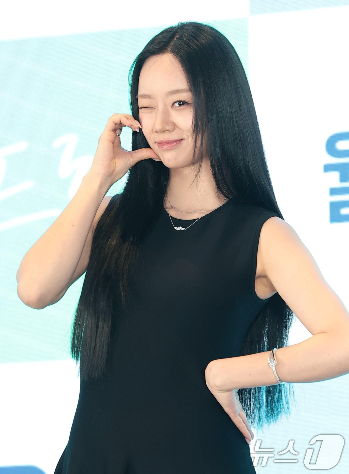 본문 이미지 - 배우 이혜리가 7일 서울 구로구 신도림 더 세인트에서 열린 ENA 새 드라마 '그대에게 드림‘ 제작발표회에서 포즈를 취하고 있다. ’그대에게 드림‘은 꿈을 이루고 돌아온 천재 영화감독 우수빈(황인엽 분)과 꿈을 잊은 채 사는 생계형 리포터 주이재(이혜리 분)의 재회 후일담을 그린 로맨틱 코미디다. 2026.7.7 ⓒ 뉴스1 권현진 기자