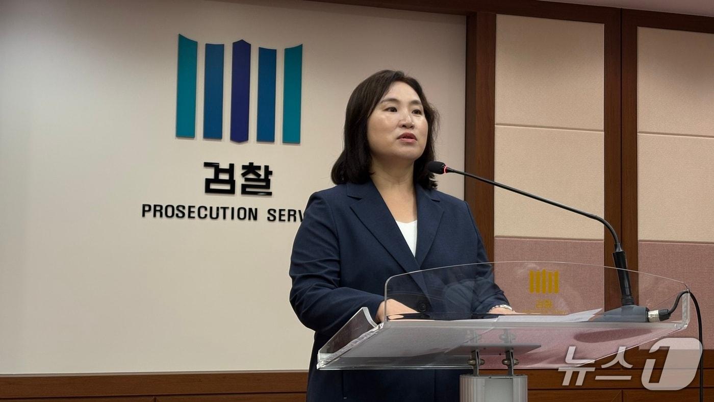 본문 이미지 - 창원지검 최나영 차장검사가 7일 창원지검 소회의실에서 '허위 렌탈 금융사기 사건' 중간 수사 결과를 발표하고 있다.2026.7.7/뉴스1 강정태 기자