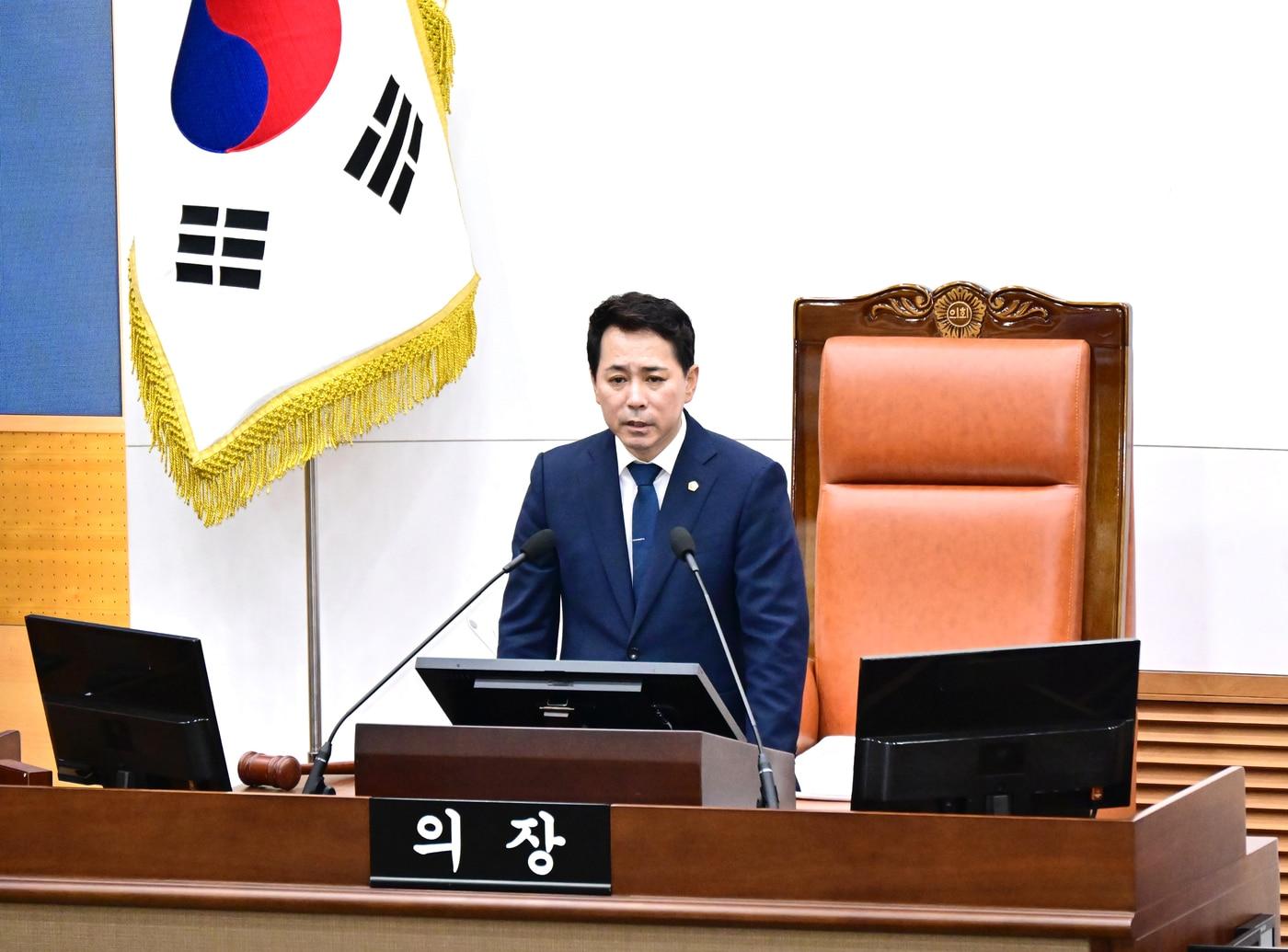 본문 이미지 - 7일 서울 중구 서울시의회에서 더불어민주당 제12대 서울시의회 전반기 의장으로 선출된 임만균 서울시의원이 당선 인사를 전하고 있다.(서울시의회 제공)
