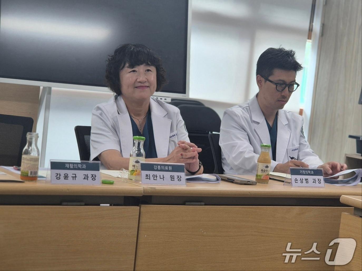본문 이미지 - 7일 강원도강릉의료원 대회의실에서 열린 기자간담회에서 최안나 의료원장.2026.7.7/뉴스1 윤왕근 기자