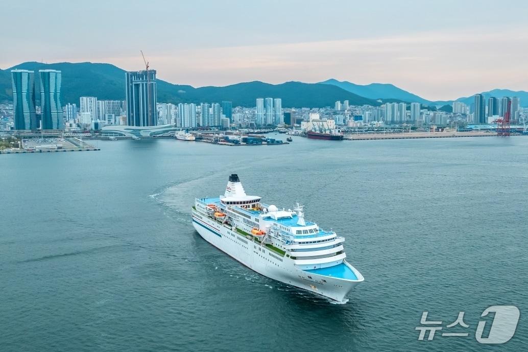 본문 이미지 - 경북 포항시는 오는 10월 8일 남구 영일만항에서 일본 후쿠오카와 나가사키를 돌아오는 크루즈선을 운항한다.(포항시 제공, 재판매 및 DB금지) 2026.7.7/뉴스1