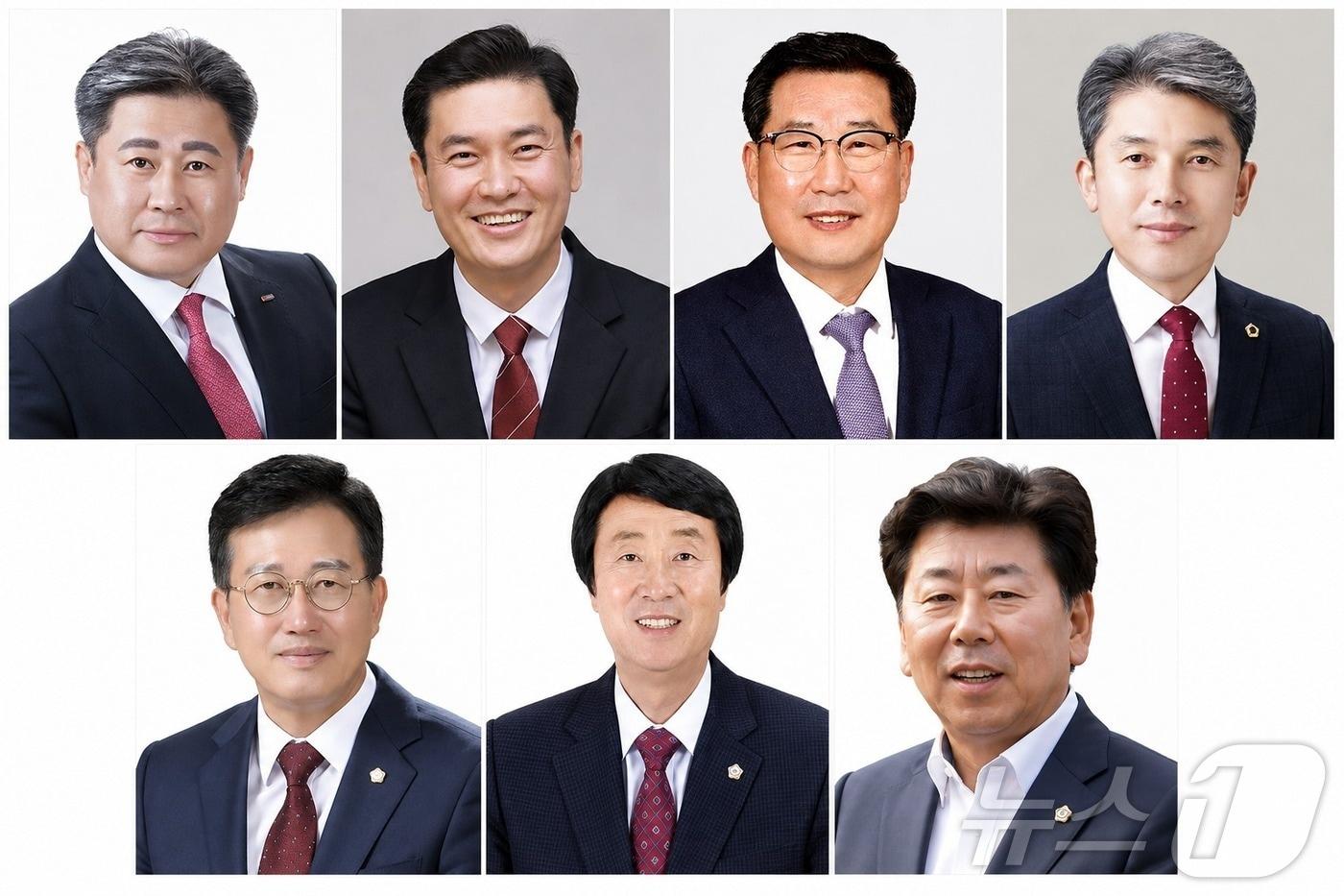 본문 이미지 - 경북도의회가 7일 임시회를 열어 13대 전반기 상임위원장을 선출하고 8일부터 본격적인 의정 활동에 들어간다. 왼쪽 상단부터 상임위원장으로 선출된 최병근·김창혁·김일수·김대진·이철식·이우청·정한석 의원.ⓒ 뉴스1 김대벽기자
