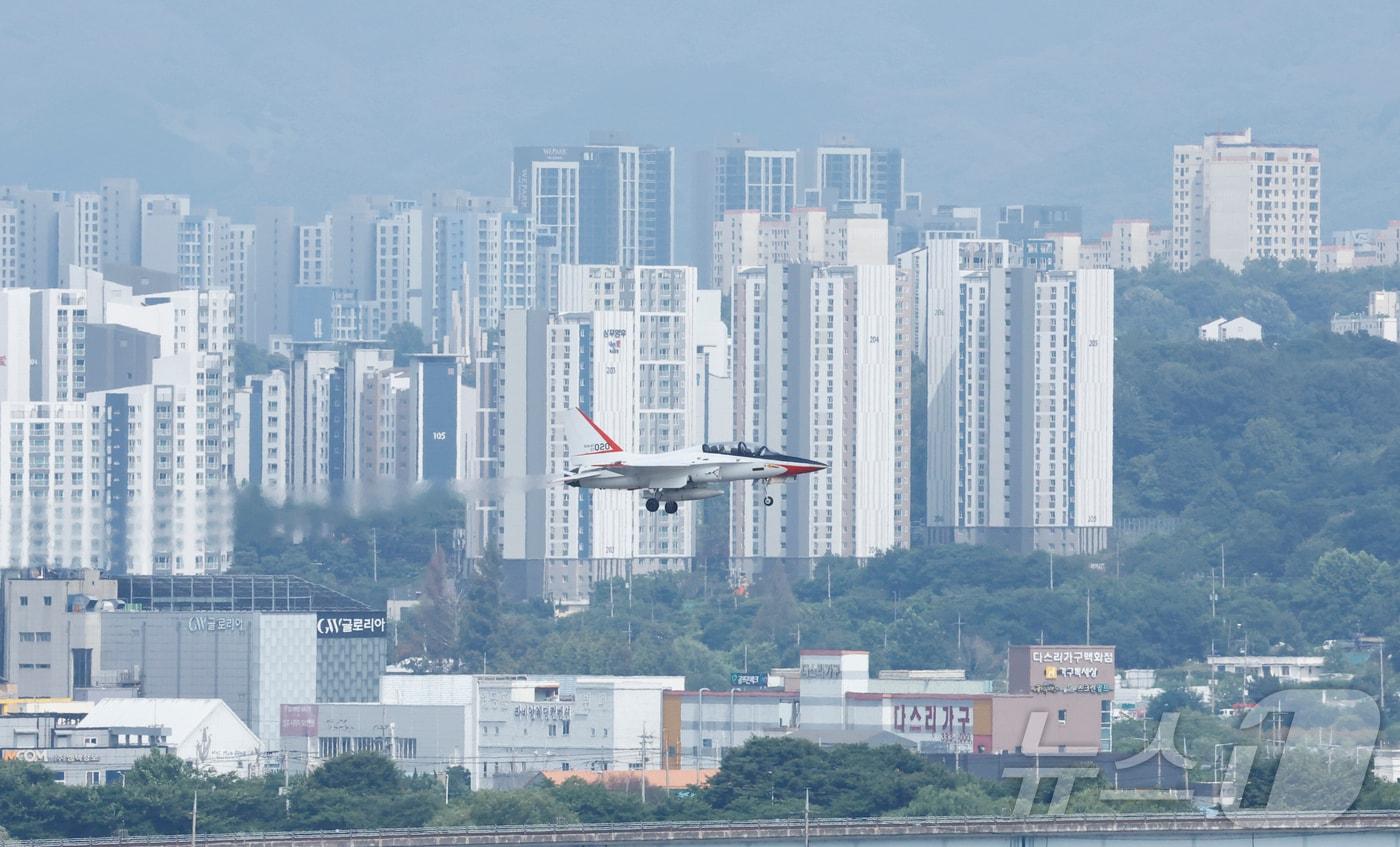 본문 이미지 - 광주 군공항 전투기 훈련사진 2026.7.7 ⓒ 뉴스1 김태성 기자