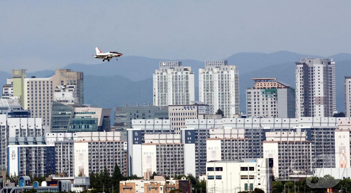 본문 이미지 - 광주 군공항 전투기 훈련사진 ⓒ 뉴스1 김태성 기자