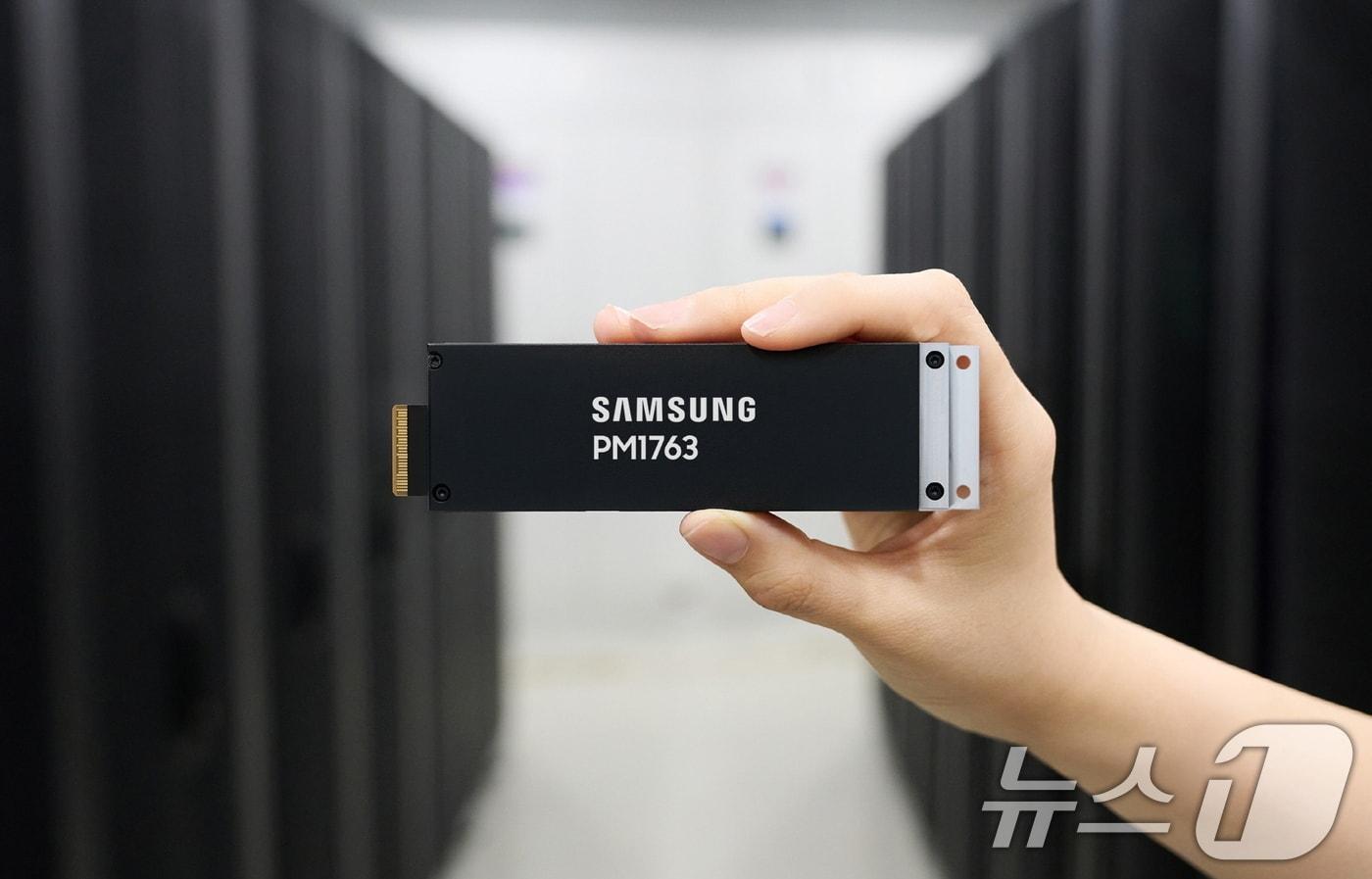 본문 이미지 - AI 인프라에 최적화된 삼성전자 PCIe 6.0 기반 기업용 SSD(eSSD) 'PM1763'  (삼성전자 제공. 재판매 및 DB금지) 2026.7.8 ⓒ 뉴스1