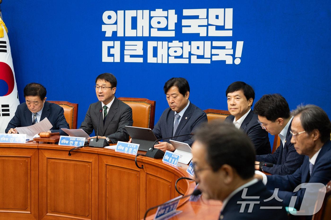 본문 이미지 - 한병도 더불어민주당 당대표 직무대행 겸 원내대표가 8일 서울 여의도 국회에서 열린 최고위원회의에서 모두 발언을 하고 있다. 2026.7.8 ⓒ 뉴스1 유승관 기자