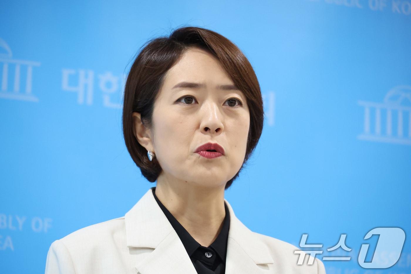 본문 이미지 - 고민정 더불어민주당 의원이 8일 서울 여의도 국회 소통관에서 당대표 출마 기자회견을 하고 있다. 2026.7.8 ⓒ 뉴스1 신웅수 기자