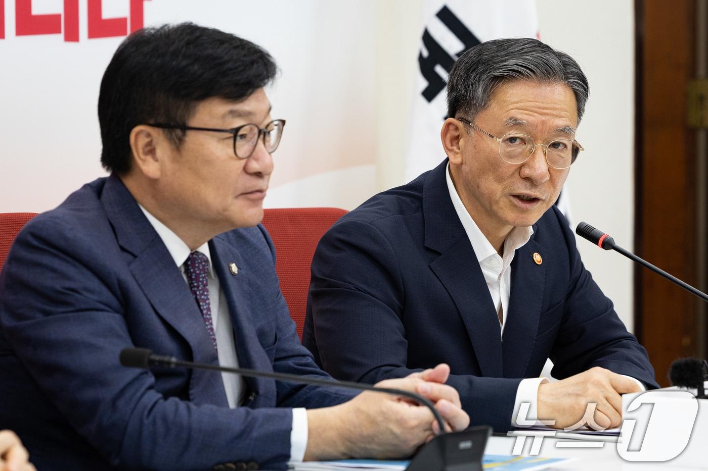 본문 이미지 - 지난 8일 서울 여의도 국회로 정점식 국민의힘 원내대표를 예방한 정성호 법부무 장관이 '검찰 보완수사권 폐지'와 관련한 발언을 하고 있다. 2026.7.8 ⓒ 뉴스1 유승관 기자