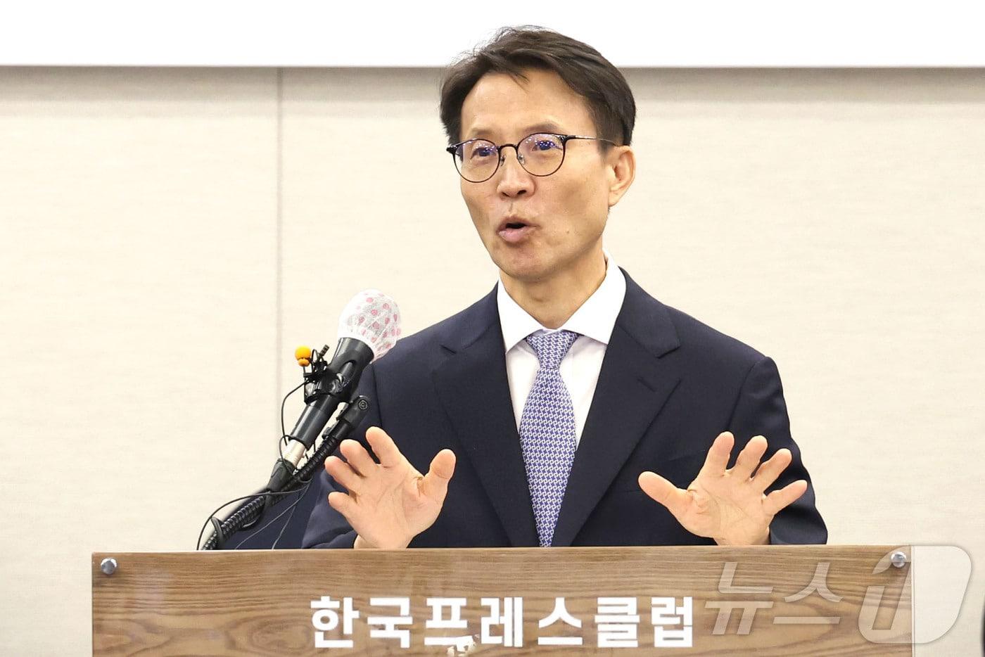 본문 이미지 - 김진오 저출산고령사회위원회 부위원장이 8일 서울 중구 프레스센터에서 열린 2026년 저출산고령사회위원회 기자간담회에서 발언하고 있다. ⓒ 뉴스1 이종수 기자