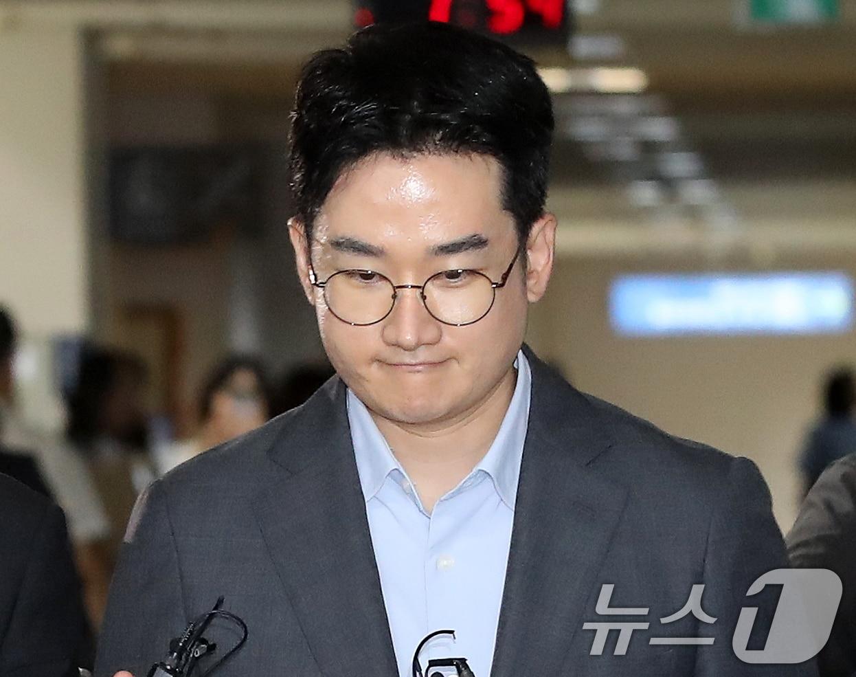 본문 이미지 - 6·3 지방선거 당시 '음료컵 테러' 사건의 자작극 의혹을 받는 정이한 전 개혁신당 부산시장 후보가 8일 오후 부산 연제구 부산지방법원에서 열린 구속 전 피의자 심문(영장실질심사)에 출석하고 있다.  2026.7.8 ⓒ 뉴스1 윤일지 기자