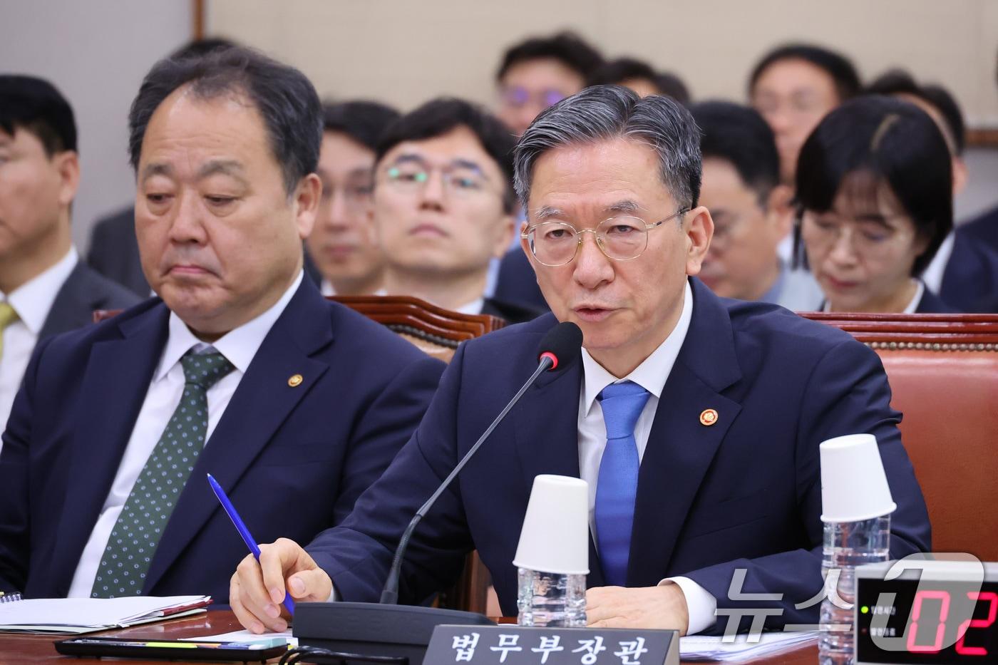 본문 이미지 - 정성호 법무부 장관이 8일 서울 여의도 국회에서 열린 법제사법위원회 전체회의에서 의원 질의에 답변하고 있다. 2026.7.8 ⓒ 뉴스1 신웅수 기자