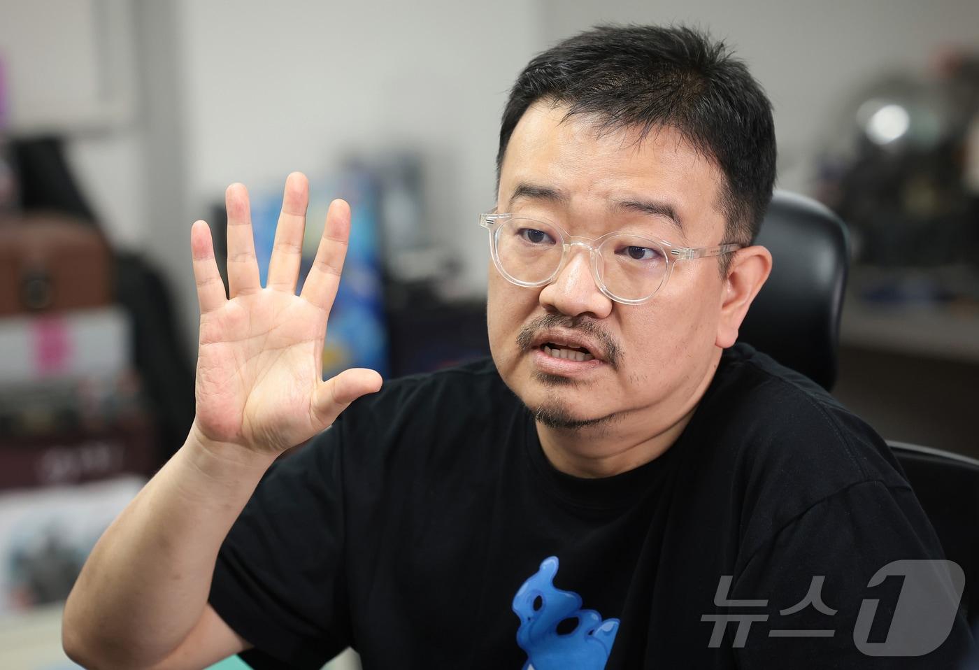 본문 이미지 - 연상호 감독은 " 예전에는 30대~40대가 극장 관람을 주도했다면 요즘은 20대로 바뀌었는데 되게 신선하다"고 밝혔다. ⓒ 뉴스1 권현진 기자