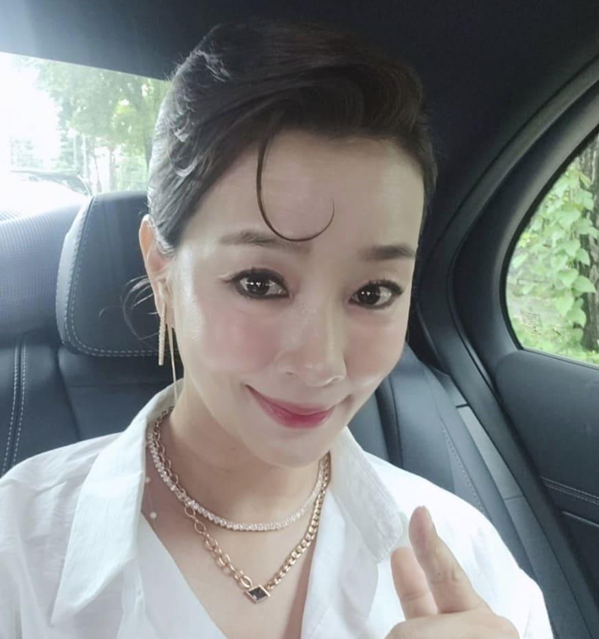 본문 이미지 - 방송인 김원희 인스타그램