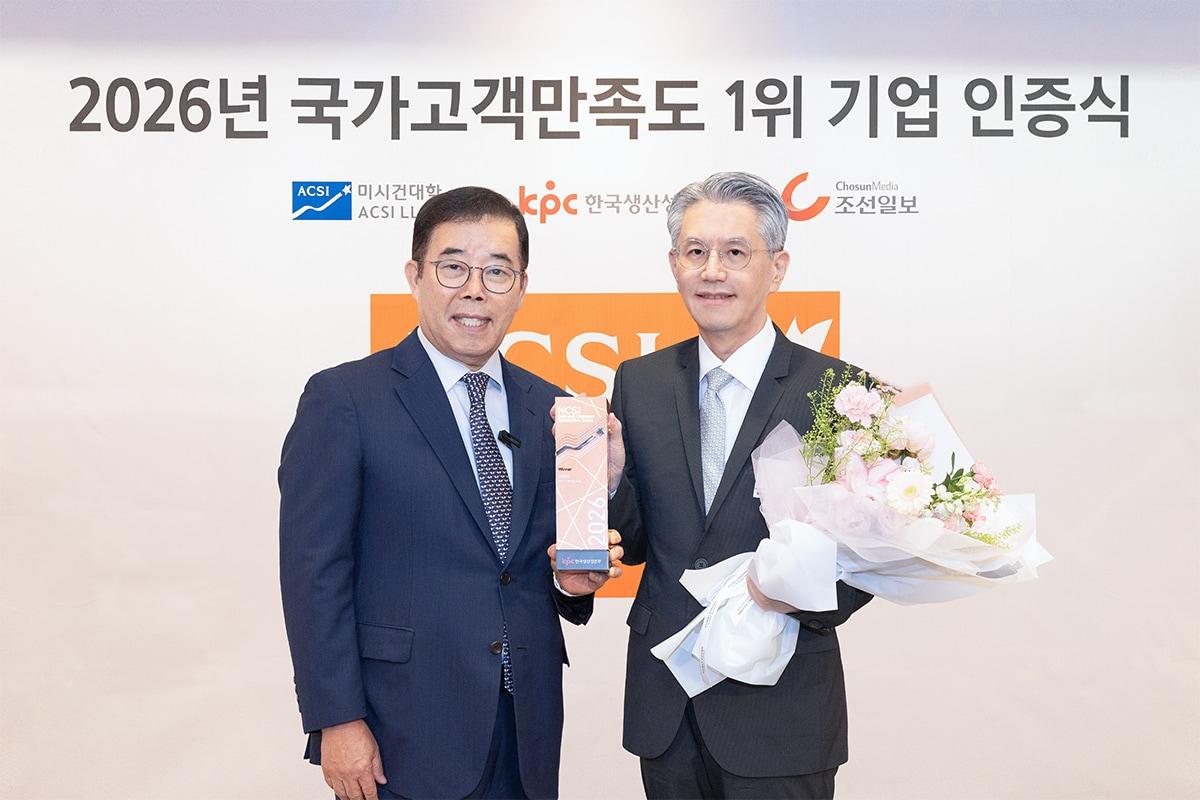 본문 이미지 - 코웨이가 '2026 국가고객만족도(NCSI)' 조사에서 정수기, 침대 매트리스, 헬스케어 안마가전, 렌탈케어서비스 등 4개 부문 1위를 차지했다. (코웨이 제공)