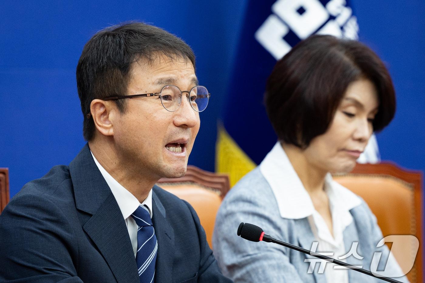 본문 이미지 - 한병도 더불어민주당 당대표 직무대행 겸 원내대표가 9일 서울 여의도 국회에서 열린 정책조정회의에서 모두 발언을 하고 있다. 2026.7.9 ⓒ 뉴스1 유승관 기자