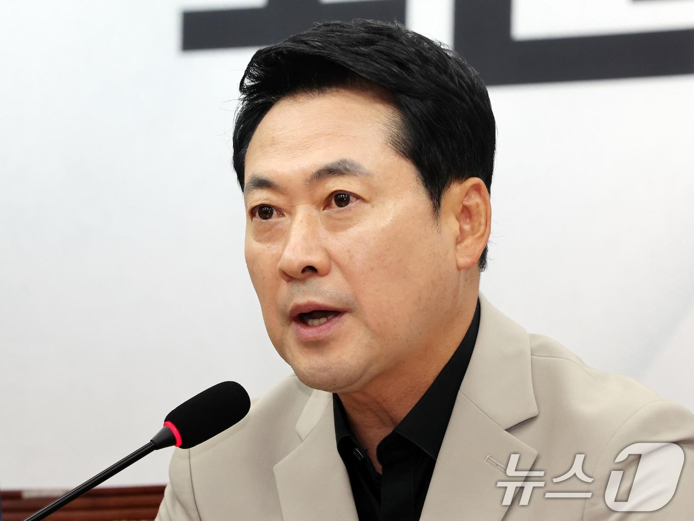 본문 이미지 - 장동혁 국민의힘 대표가 지난 9일 오전 서울 여의도 국회에서 열린 최고위원회의에서 모두 발언을 하고 있다. 2026.7.9 ⓒ 뉴스1 황기선 기자
