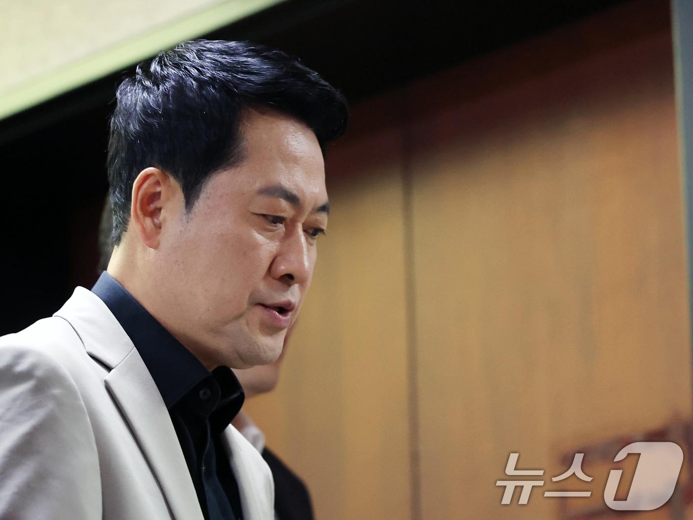 본문 이미지 - 장동혁 국민의힘 대표가 지난 9일 오전 서울 여의도 국회에서 열린 최고위원회의에 참석하고 있다. 2026.7.9 ⓒ 뉴스1 황기선 기자