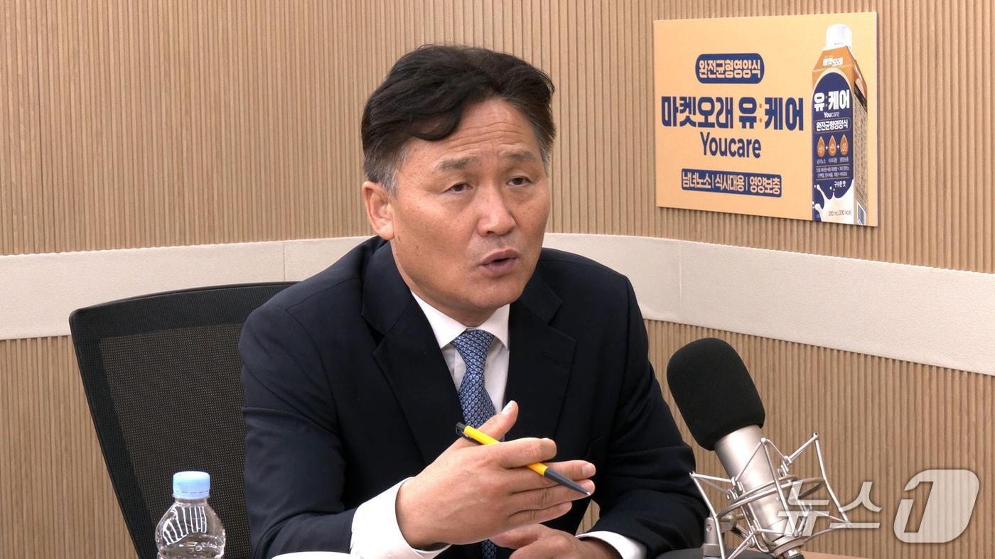 본문 이미지 - 뉴스1TV '팩트앤뷰'에 출연한 김영진 의원. 2026.7.9./뉴스1