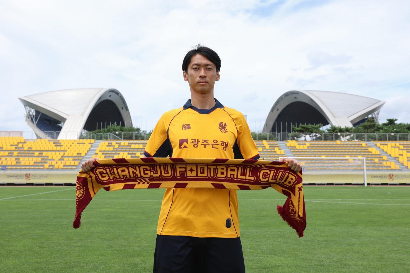 본문 이미지 - 광주FC에 입단한 리영직. (광주FC 제공)