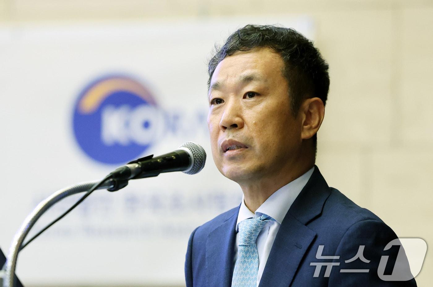 본문 이미지 - 이병일 한국조사협회 회장이 9일 서울 중구 대한상공회의소에서 '리서치의 날'을 맞아 열린 '비 더 넥스트 : 영 탤런트 심포지엄'에서 개회사를 하고 있다. 2026.7.9 ⓒ 뉴스1 박지혜 기자