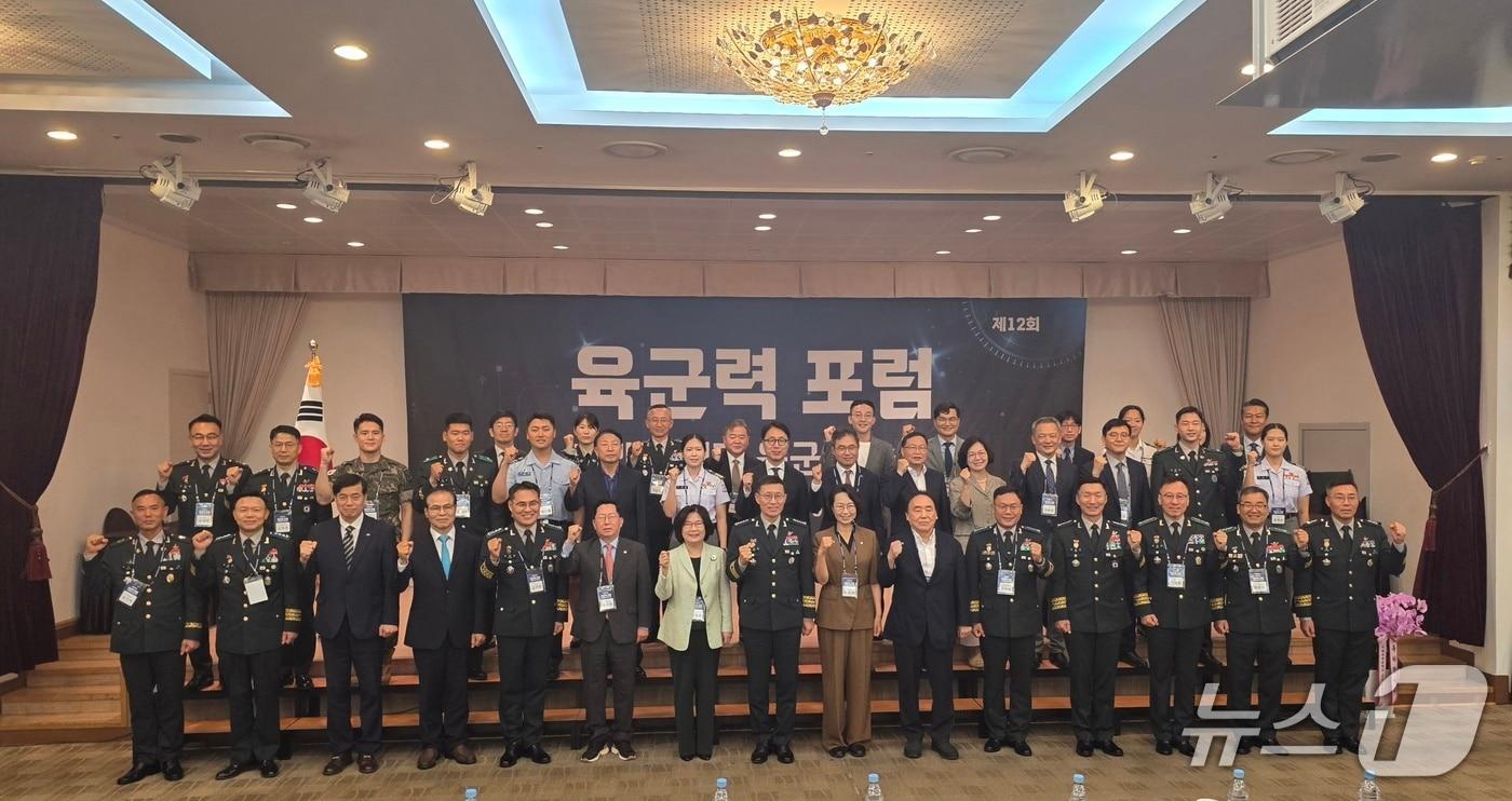 본문 이미지 - 육군이 9일 서울 용산구 국방컨벤션에서 제12회 육군력 포럼을 열고 인공지능(AI), 드론 등 전장환경에 맞춰 미래 첨단과학기술군으로서의 육군의 변화 방안을 논의했다. 2026.7.9./ⓒ 뉴스1(육군 제공)