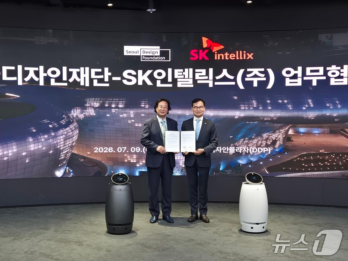 본문 이미지 - 서울디자인재단 SK인텔릭스 업무협약 체결사진.(서울시 제공)