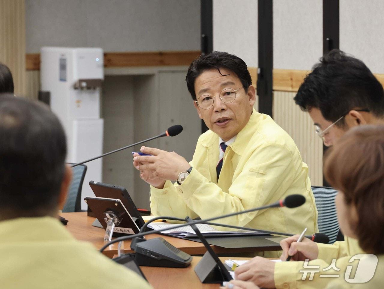본문 이미지 - 김찬술 대덕구청장이 확대간부회의를 주재하고 있다.(대덕구 제공. 재판매 및 DB금지)/뉴스1