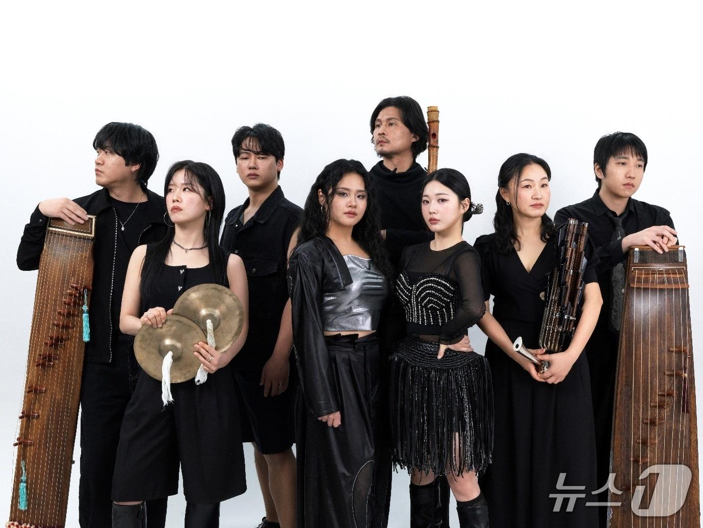 본문 이미지 - 악단광칠(ADG7)이 정규 3집 '착신' 신곡을 처음 공개하는 단독 콘서트 '착신'을 9월 2일 서울 용산구 국립중앙박물관 극장 용에서 선보인다.