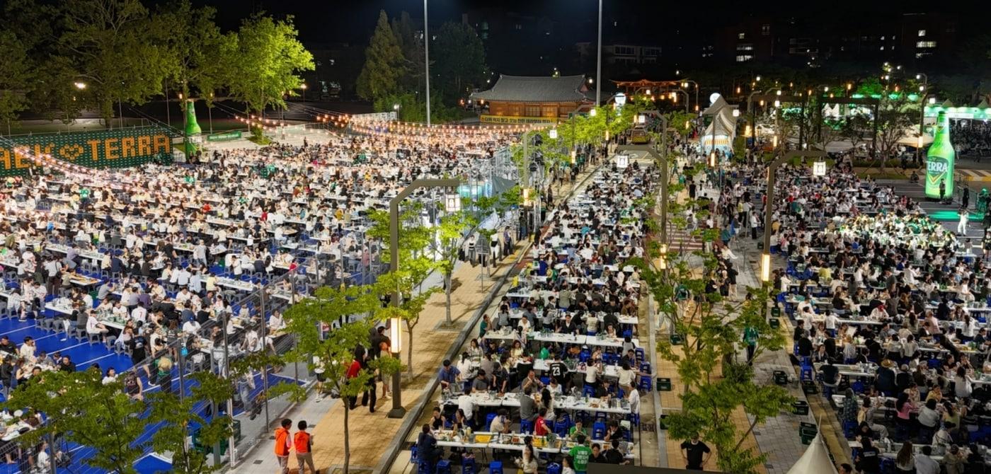 본문 이미지 - 하이트진로 2026 전주가맥축제 현장.(하이트진로 제공)