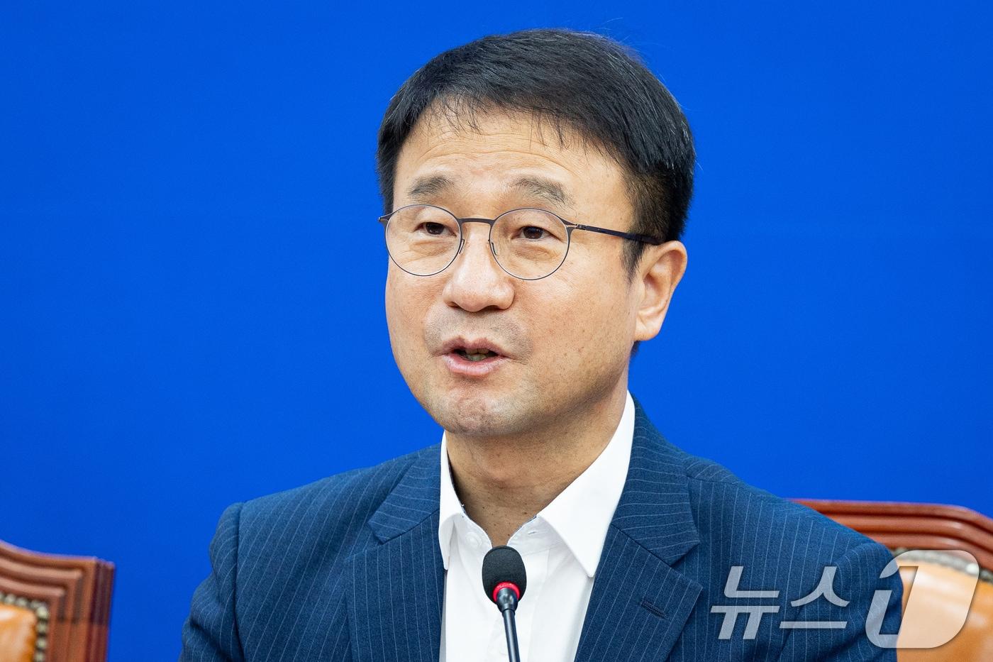 본문 이미지 - 한병도 더불어민주당 당대표 직무대행 겸 원내대표가 10일 서울 여의도 국회에서 열린 원내대책회의에서 모두 발언을 하고 있다. 2026.8.10 ⓒ 뉴스1 유승관 기자