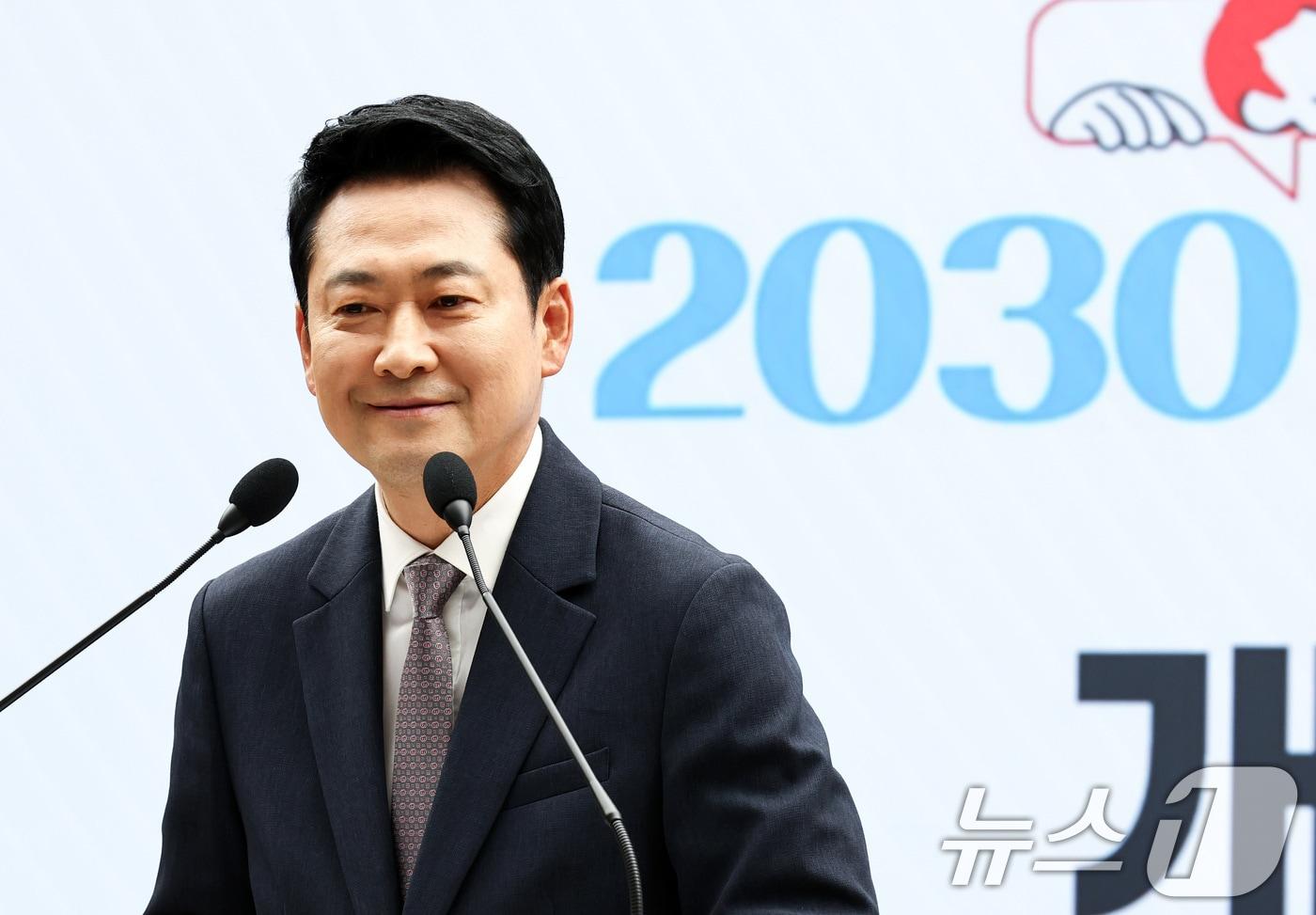 본문 이미지 - 장동혁 국민의힘 대표가 지난 10일 오전 서울 영등포구 국민의힘 중앙당사에서 열린 국민의힘 여성, 청년 당원교육 '2030 미래 의제 연구소' 개회식에서 인사말을 하고 있다. 2026.8.10 ⓒ 뉴스1 최지환 기자