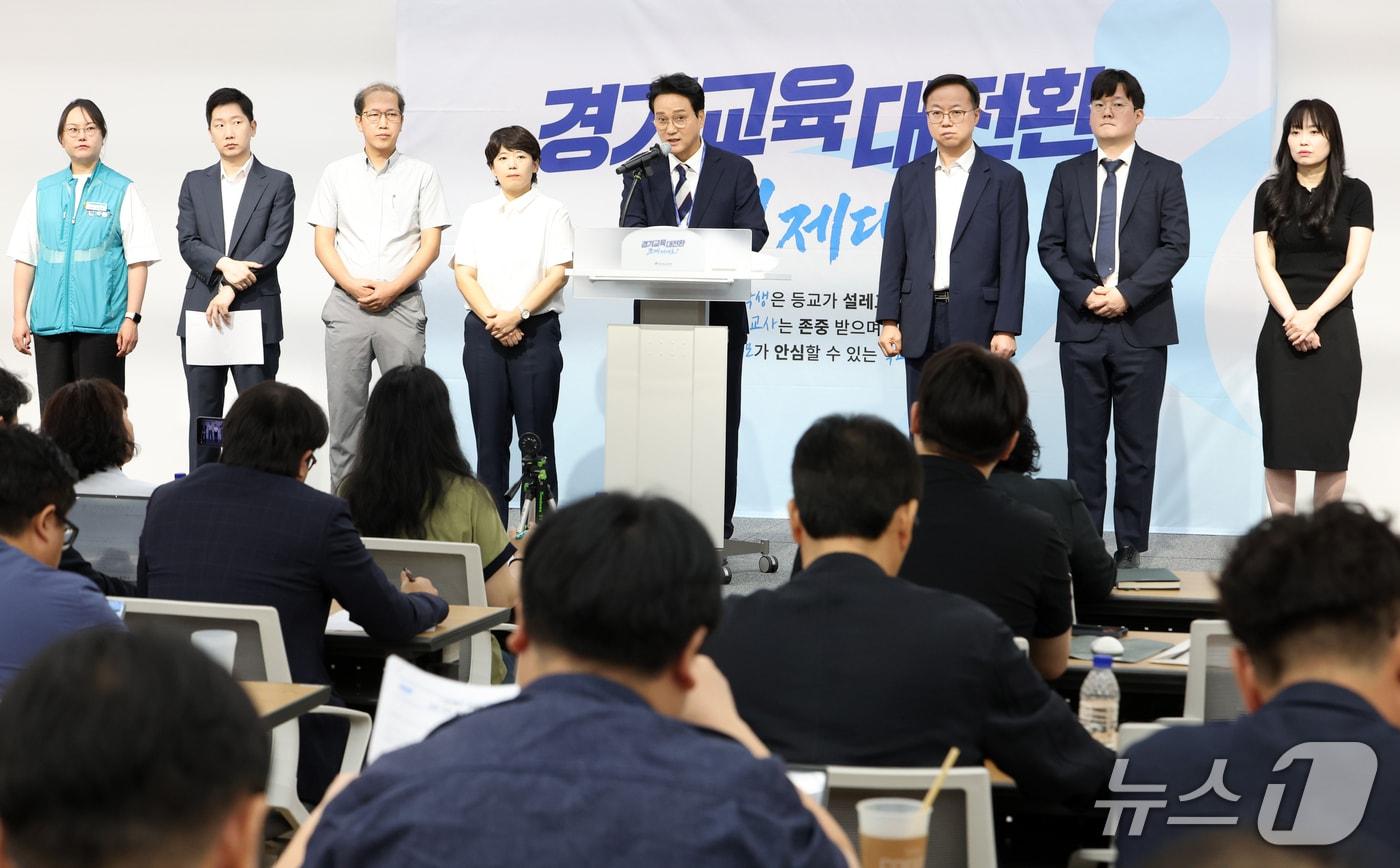 본문 이미지 -  안민석 경기교육감이 10일 경기교육청 남부청사에서 기자회견을 열고 교권보호전담관 최종 선발 결과와 교육활동 침해 대응 방안을 발표하고 있다. (경기도교육청 제공)