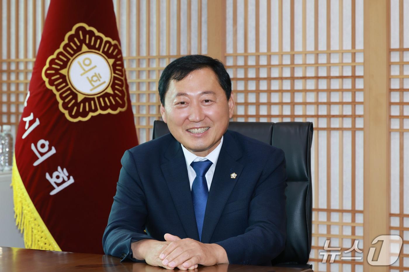 본문 이미지 - 논산시의회 이건창 의장(논산시의회 제공. 재판매 및 DB금지)/뉴스1