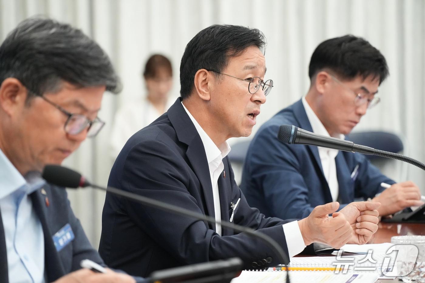 본문 이미지 -  10일 제주도청 탐라홀에서 열린 주간정책회의를 주재하는 위성곤 제주도지사. (제주도청 제공. 재판매 및 DB 금지)/뉴스1