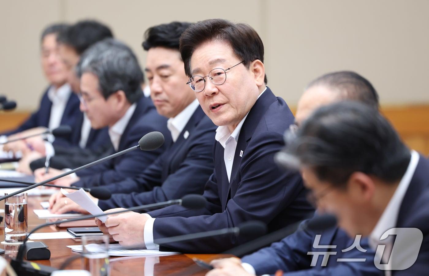 본문 이미지 - 이재명 대통령이 10일 청와대에서 열린 메가프로젝트 2차 민관합동 점검회의에서 발언하고 있다. 2026.8.10 ⓒ 뉴스1 허경 기자