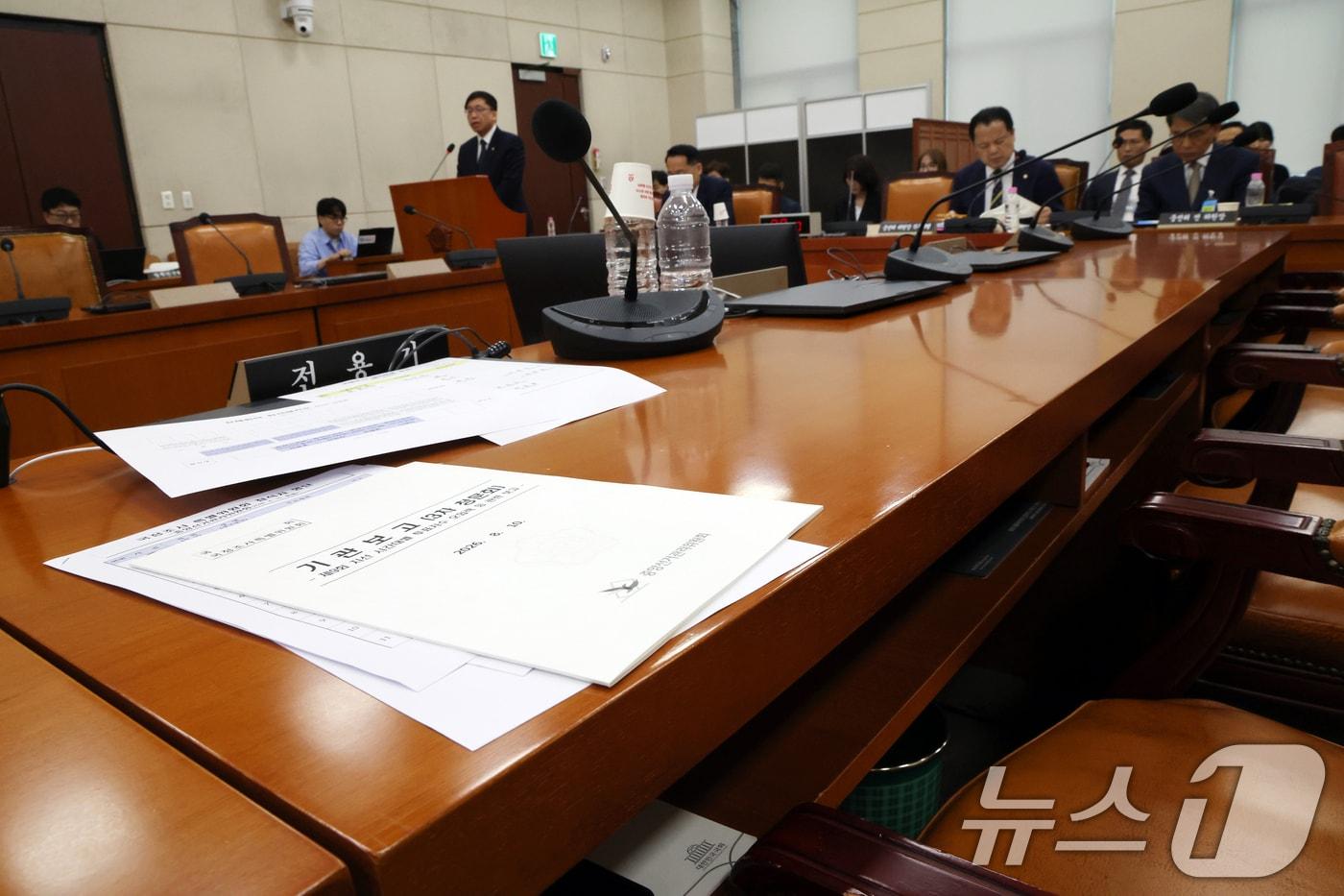 본문 이미지 - 10일 오후 서울 여의도 국회에서 열린 제9회 전국동시 지방선거 투표용지 부족사태 등 국민참정권 침해 진상규명 및 선거관리 개혁을 위한 국정조사특별위원회 제3차 청문회. 2026.8.10 ⓒ 뉴스1 황기선 기자