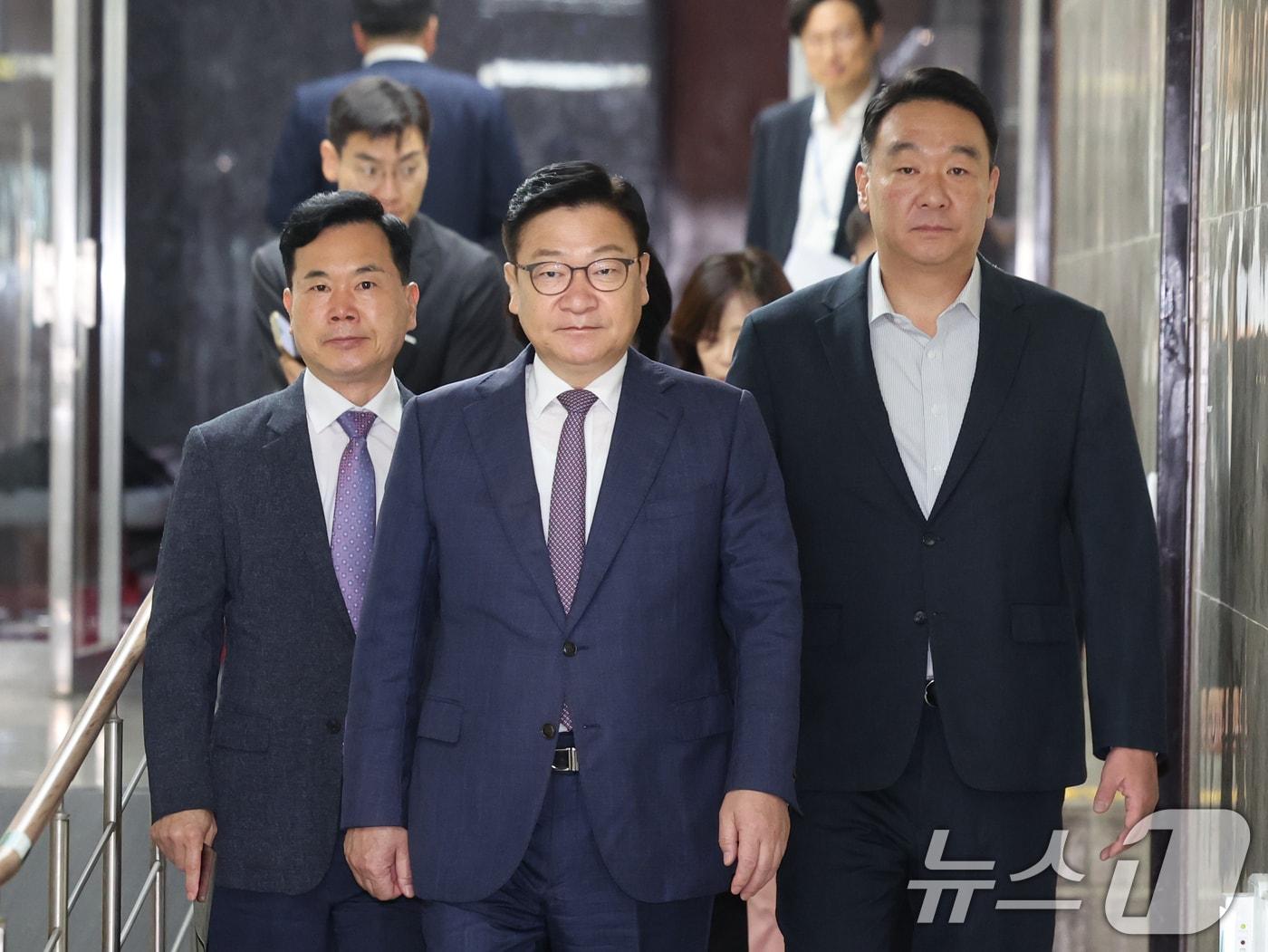 본문 이미지 - 정점식 국민의힘 원내대표가 11일 오전 서울 여의도 국회에서 열린 원내대책회의에 참석하고 있다. 2026.8.11 ⓒ 뉴스1 황기선 기자