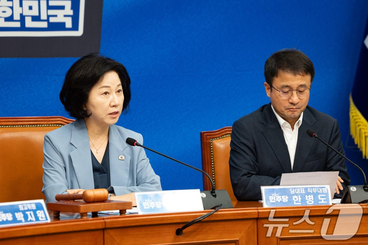 본문 이미지 - 송옥주 더불어민주당 중앙위원회 부의장이 11일 서울 여의도 국회에서 열린 중앙위원회의에서 인사말을 하고 있다. 2026.8.11 ⓒ 뉴스1 유승관 기자