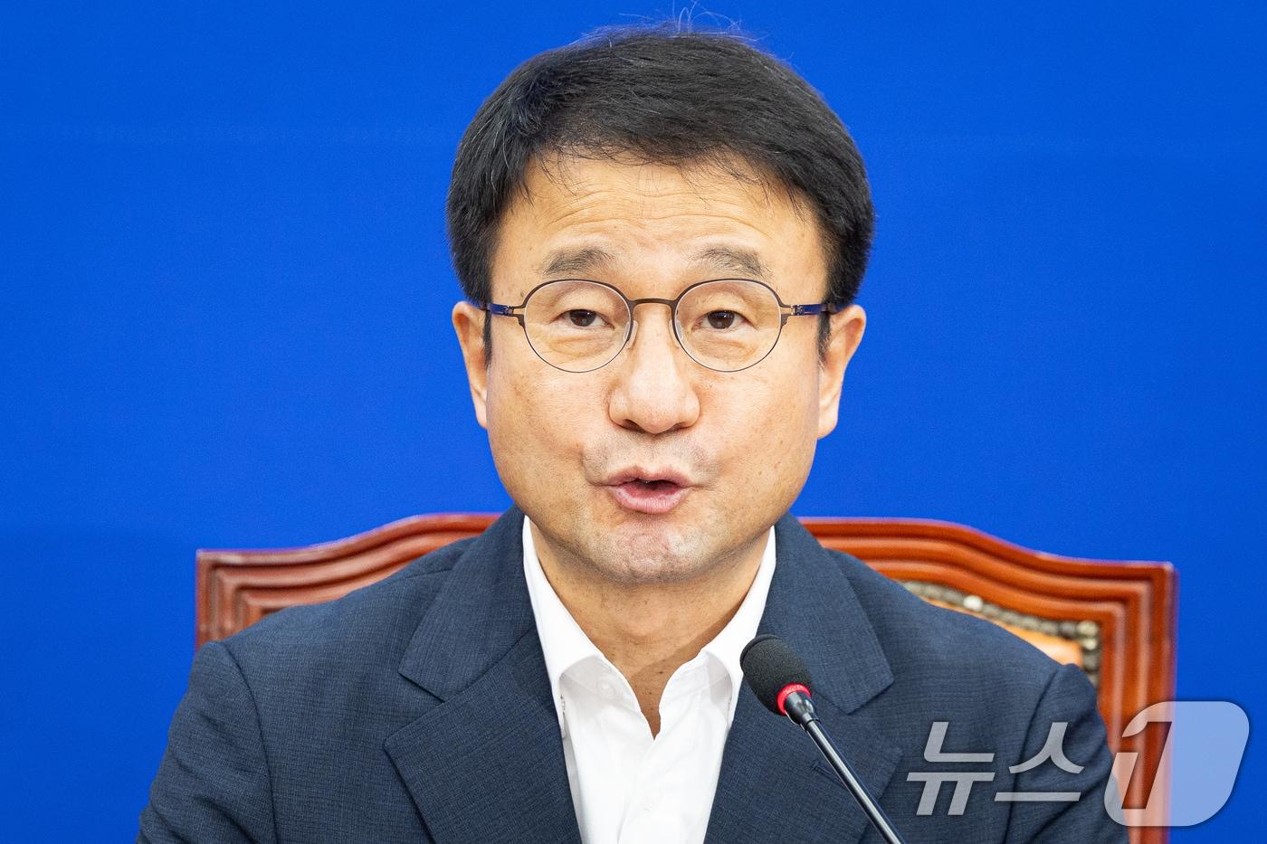 본문 이미지 - 한병도 더불어민주당 당대표 직무대행 겸 원내대표가 11일 서울 여의도 국회에서 열린 원내대책회의에서 모두 발언을 하고 있다. 2026.8.11 ⓒ 뉴스1 유승관 기자